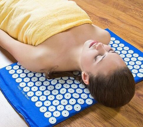 Applicatore kuznetsov con osteocondosi cervicale